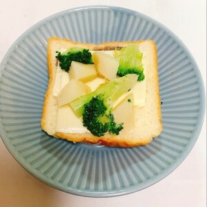 ブロッコリーとポテトのトースト